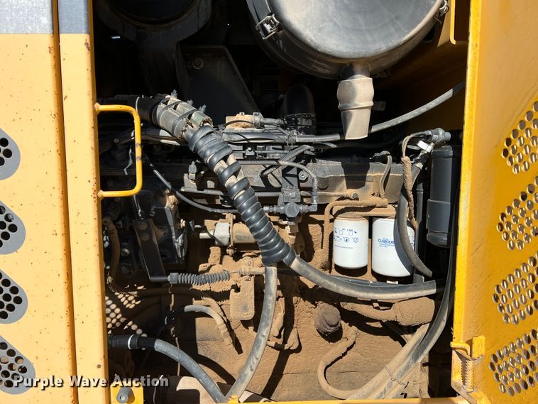 image for item DM8443 2002 Volvo G720VHP  motor grader