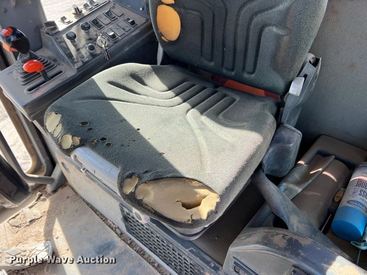 image for item DM8443 2002 Volvo G720VHP  motor grader