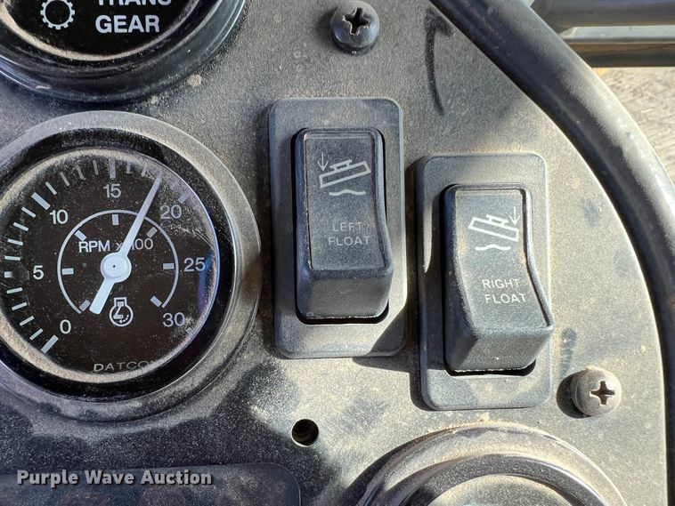 image for item DM8443 2002 Volvo G720VHP  motor grader