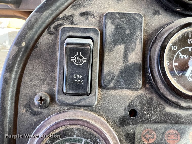 image for item DM8443 2002 Volvo G720VHP  motor grader