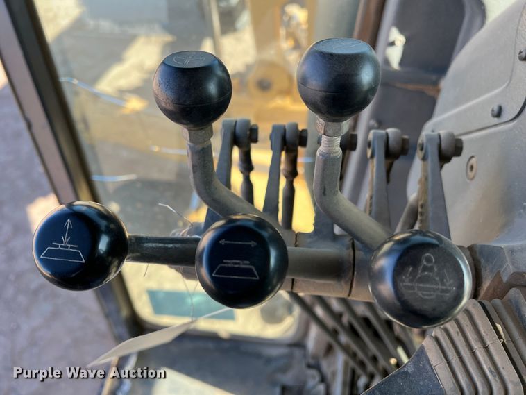 image for item DM8443 2002 Volvo G720VHP  motor grader