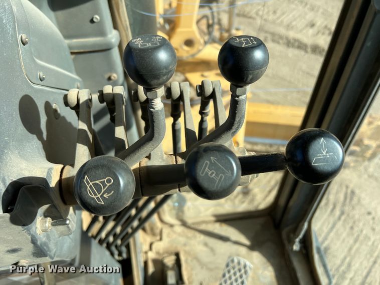 image for item DM8443 2002 Volvo G720VHP  motor grader