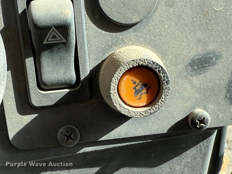 image for item DM8443 2002 Volvo G720VHP  motor grader