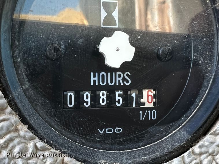 image for item DM8443 2002 Volvo G720VHP  motor grader