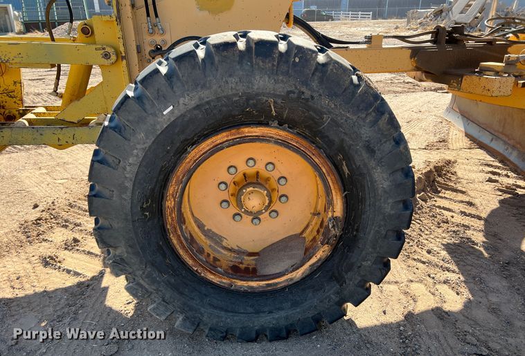 image for item DM8443 2002 Volvo G720VHP  motor grader