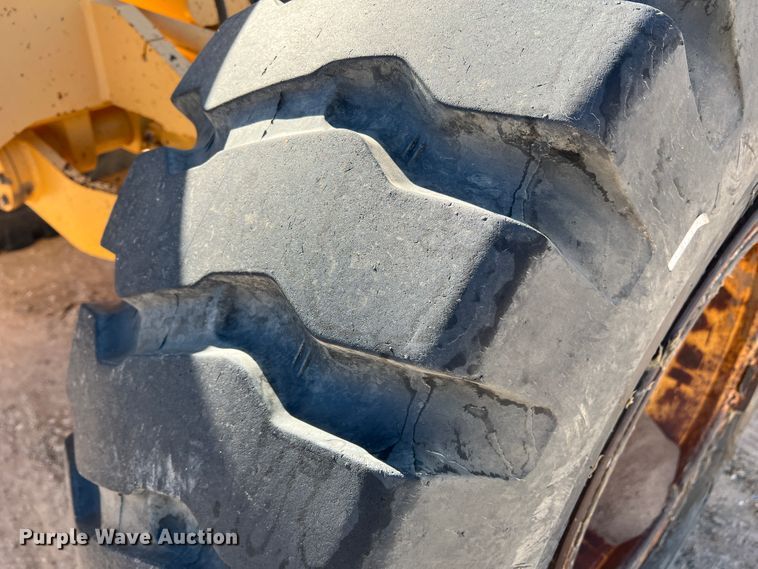 image for item DM8443 2002 Volvo G720VHP  motor grader