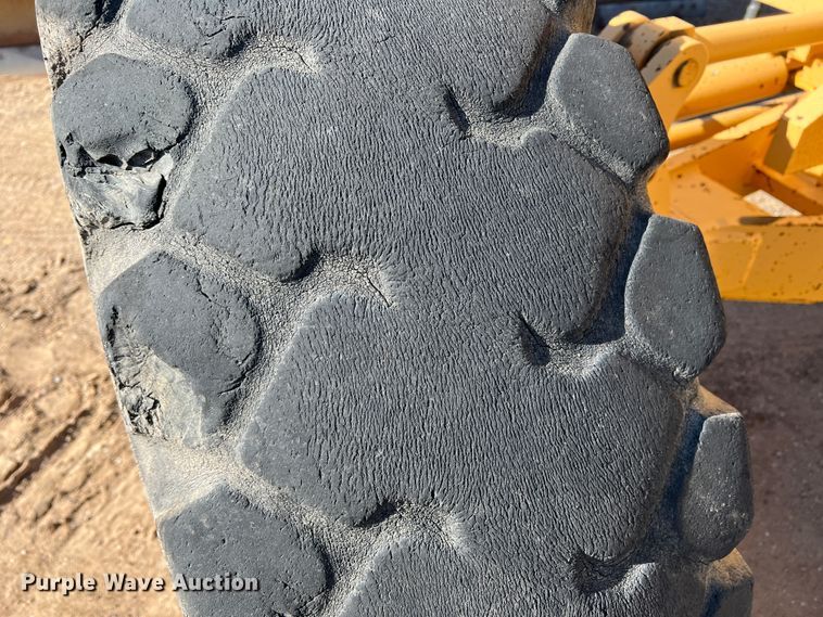 image for item DM8443 2002 Volvo G720VHP  motor grader