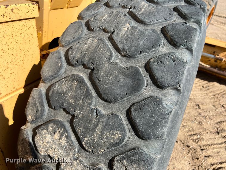 image for item DM8443 2002 Volvo G720VHP  motor grader