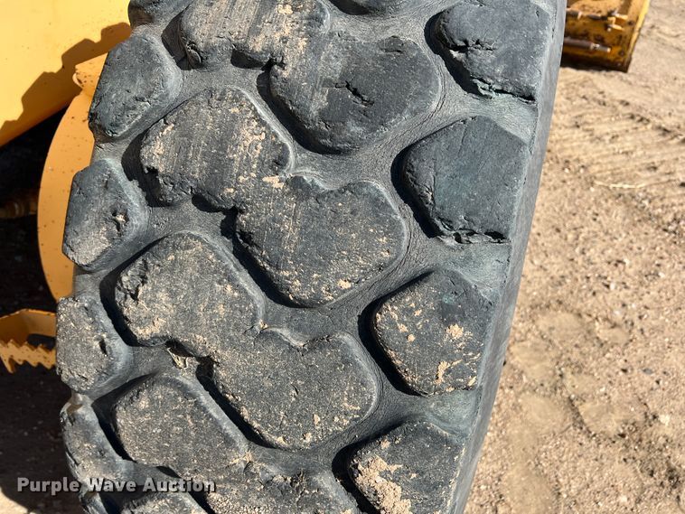 image for item DM8443 2002 Volvo G720VHP  motor grader