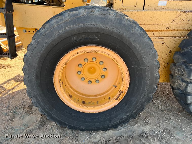 image for item DM8443 2002 Volvo G720VHP  motor grader