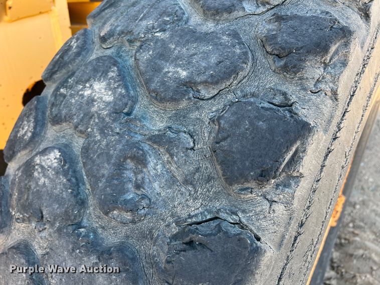 image for item DM8443 2002 Volvo G720VHP  motor grader