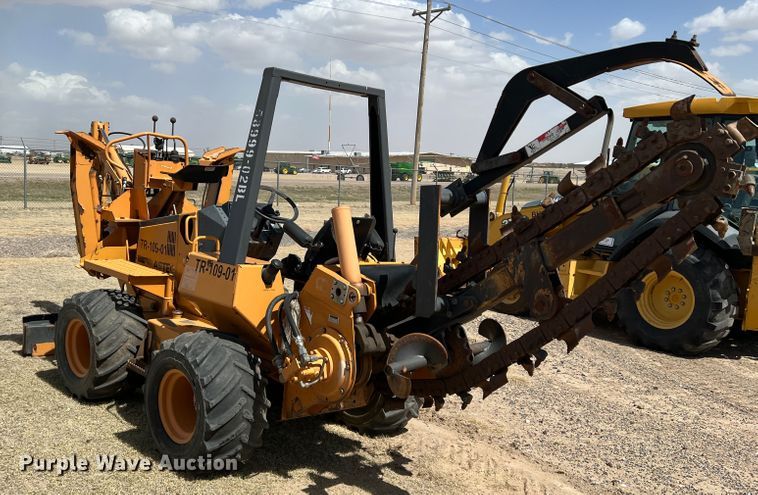 image for item DM8447 Case  trencher