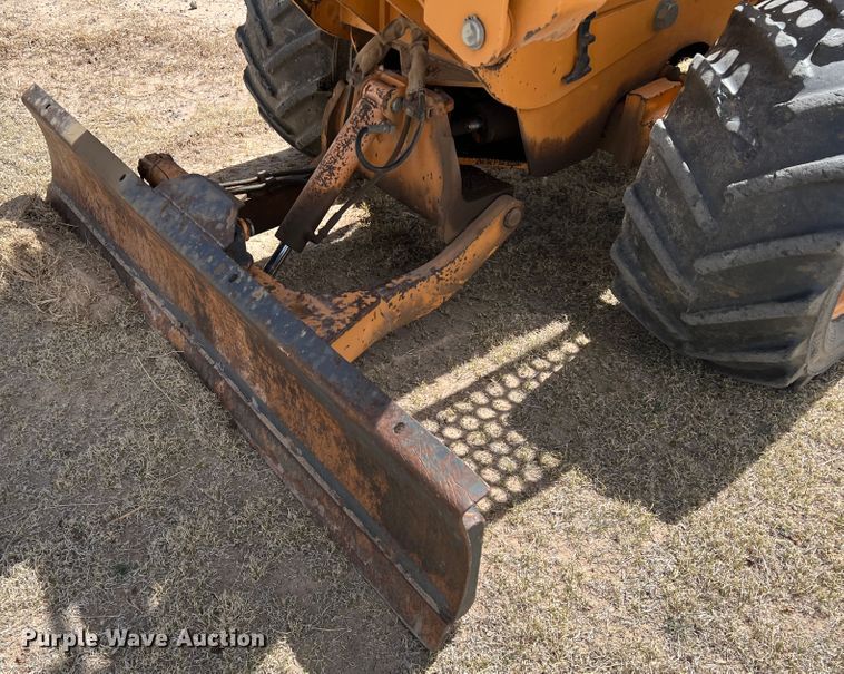 image for item DM8447 Case  trencher