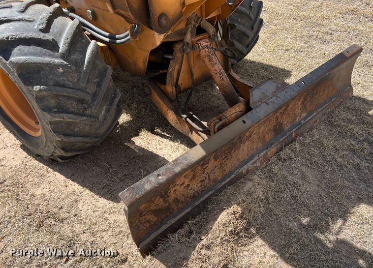 image for item DM8447 Case  trencher