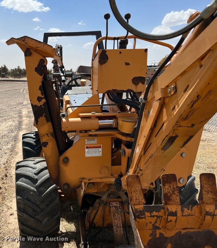 image for item DM8447 Case  trencher