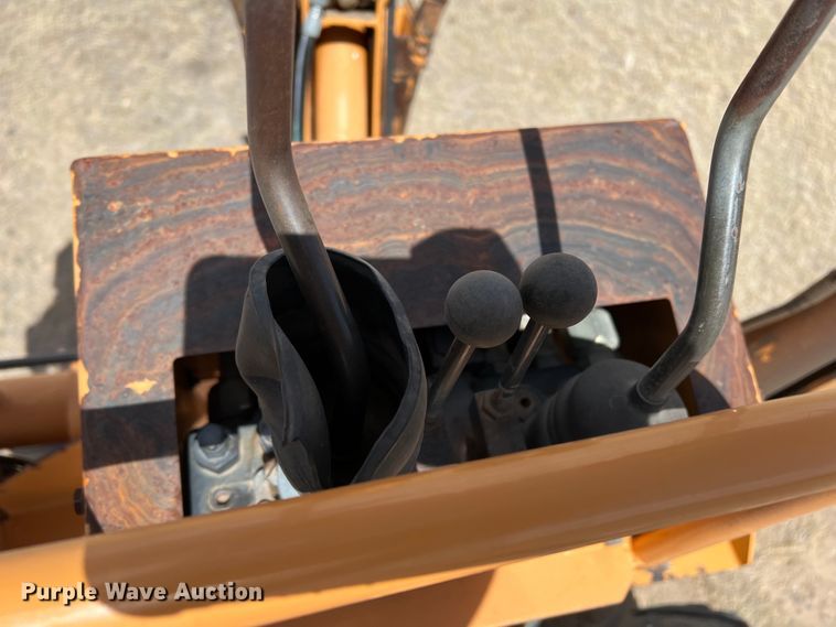 image for item DM8447 Case  trencher