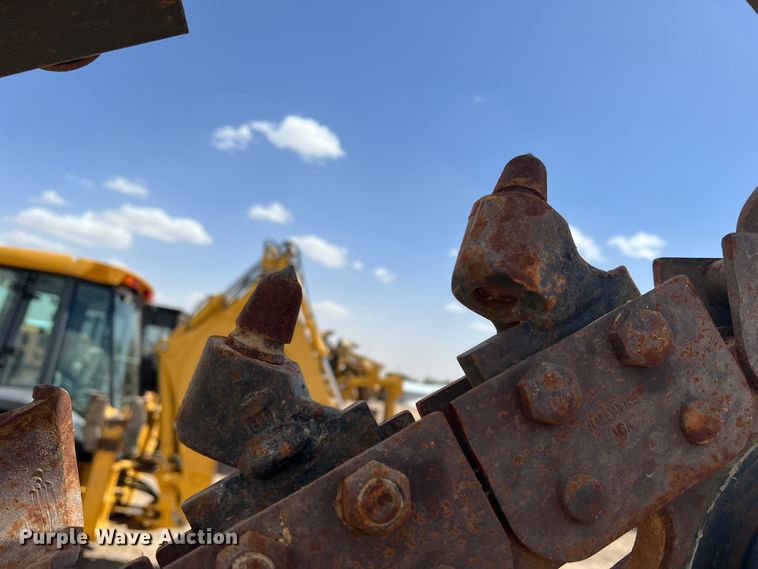 image for item DM8447 Case  trencher