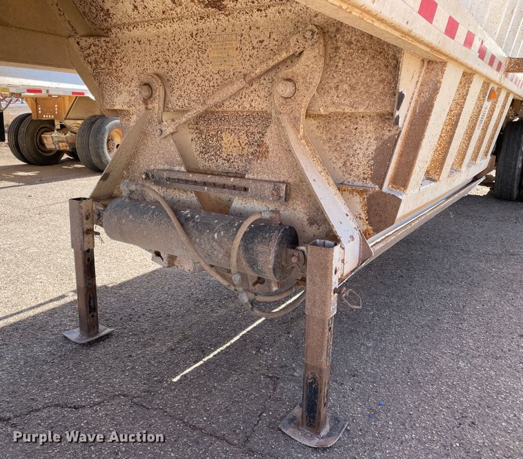 image for item DN0213 2007 CTS BDT-40  bottom dump trailer