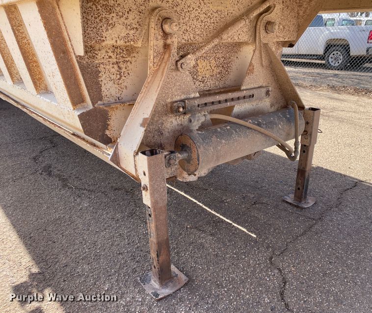 image for item DN0213 2007 CTS BDT-40  bottom dump trailer