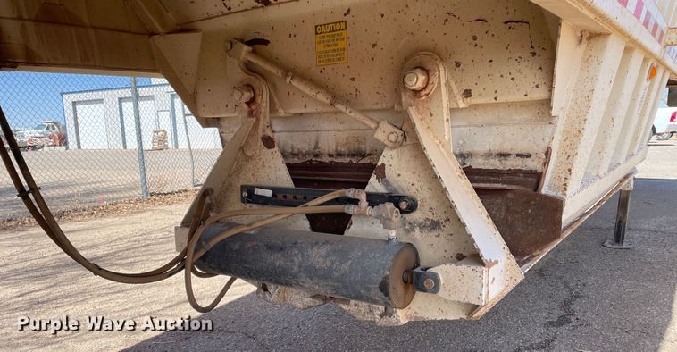 image for item DN0213 2007 CTS BDT-40  bottom dump trailer