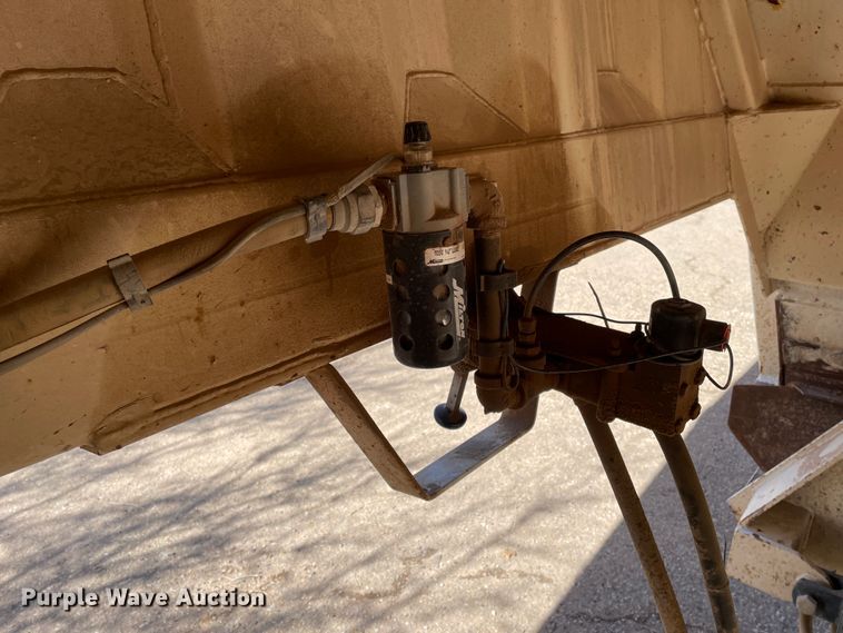 image for item DN0213 2007 CTS BDT-40  bottom dump trailer