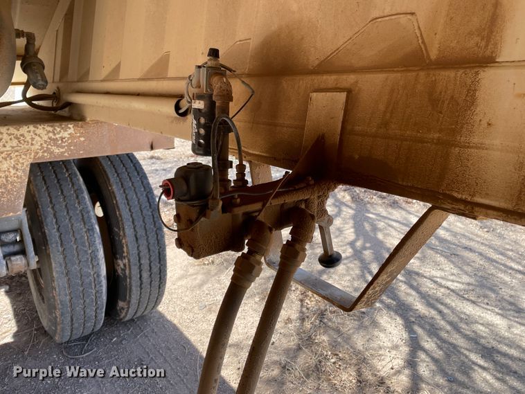 image for item DN0213 2007 CTS BDT-40  bottom dump trailer