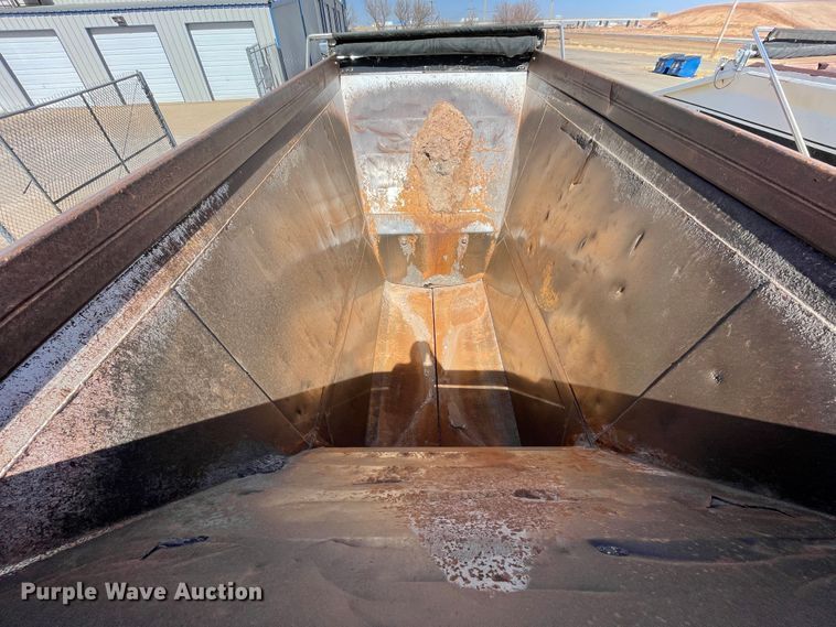 image for item DN0213 2007 CTS BDT-40  bottom dump trailer