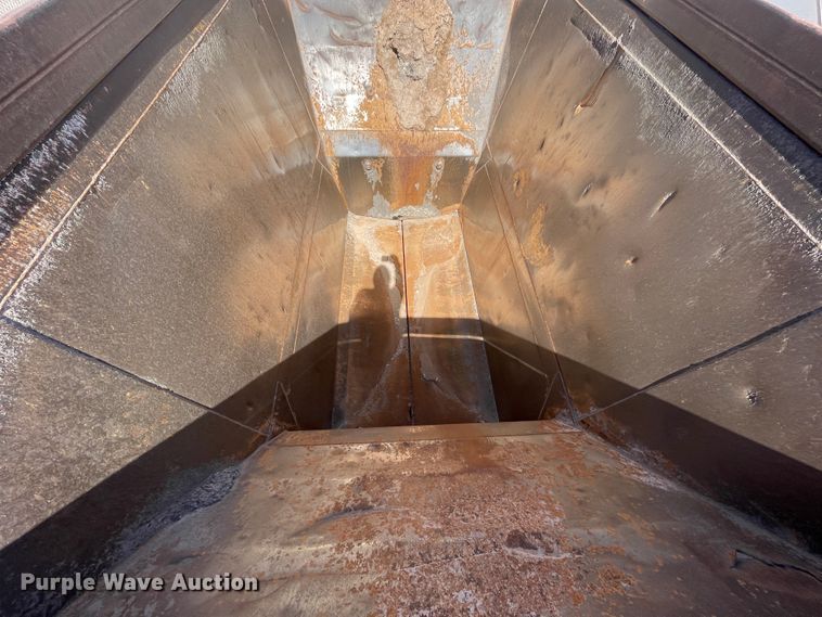 image for item DN0213 2007 CTS BDT-40  bottom dump trailer