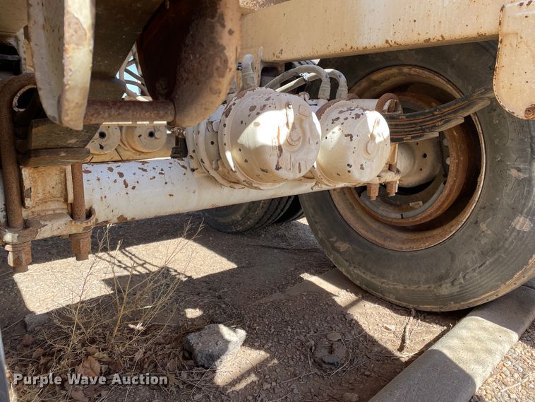 image for item DN0213 2007 CTS BDT-40  bottom dump trailer