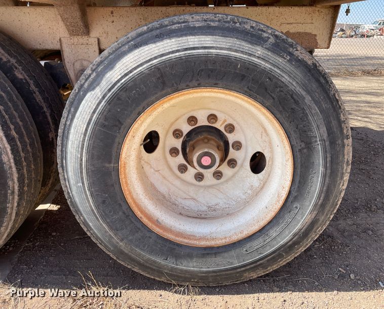 image for item DN0213 2007 CTS BDT-40  bottom dump trailer