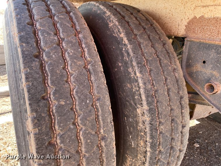 image for item DN0213 2007 CTS BDT-40  bottom dump trailer