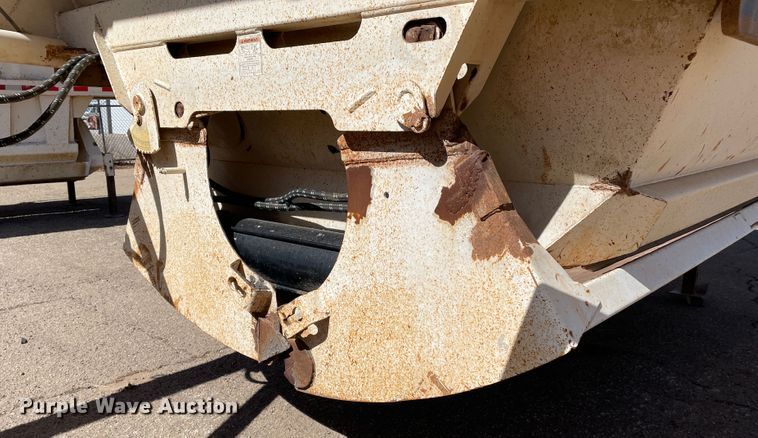 image for item DN0214 2001 Midland MG40MC2000  bottom dump trailer