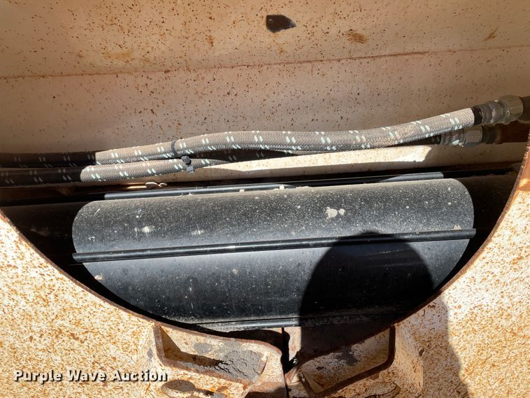 image for item DN0214 2001 Midland MG40MC2000  bottom dump trailer