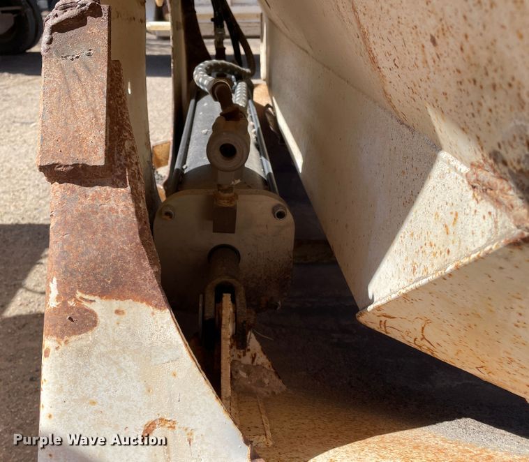 image for item DN0214 2001 Midland MG40MC2000  bottom dump trailer