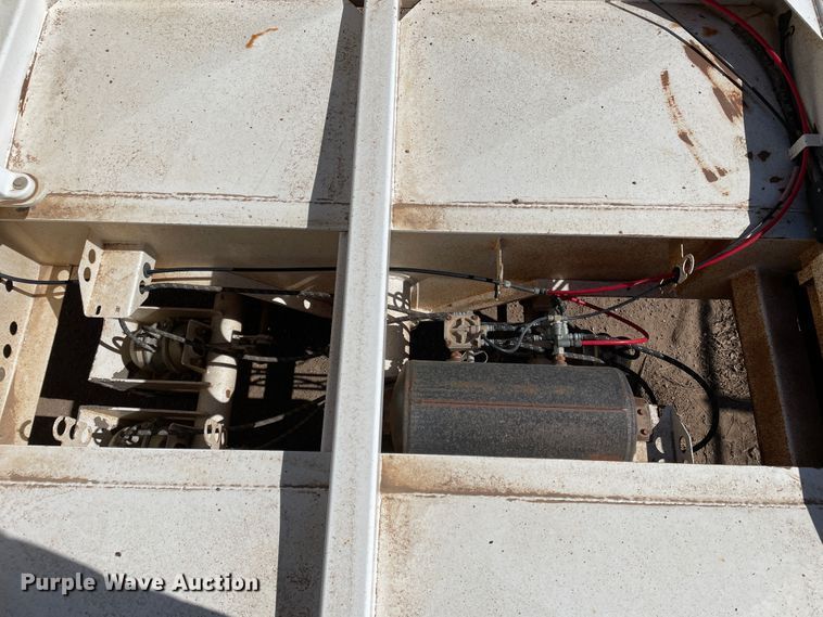 image for item DN0214 2001 Midland MG40MC2000  bottom dump trailer