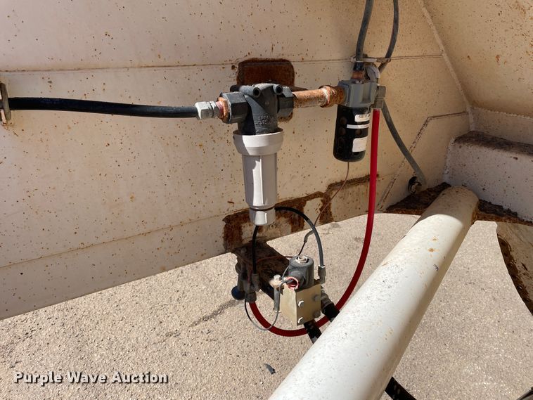 image for item DN0214 2001 Midland MG40MC2000  bottom dump trailer