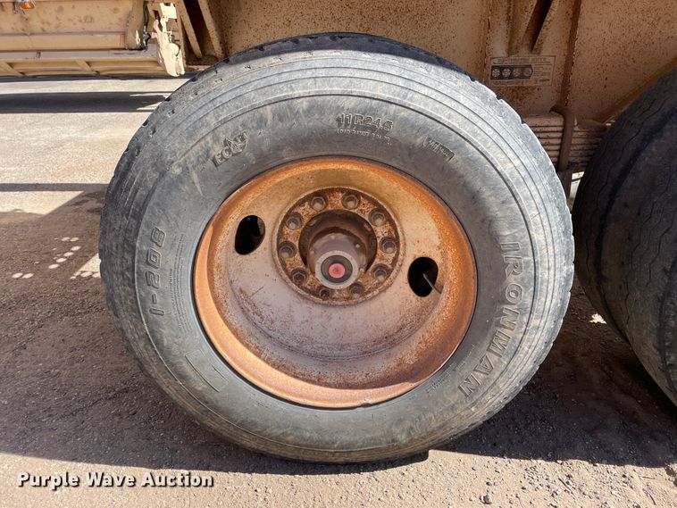 image for item DN0214 2001 Midland MG40MC2000  bottom dump trailer