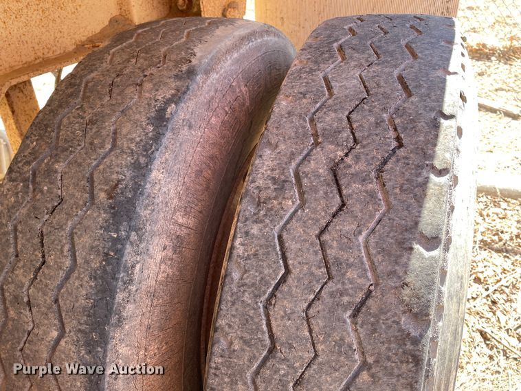 image for item DN0214 2001 Midland MG40MC2000  bottom dump trailer