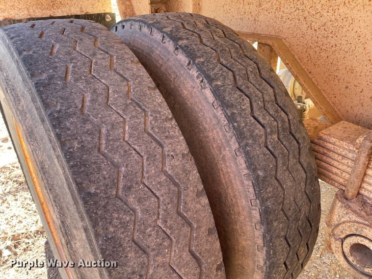 image for item DN0214 2001 Midland MG40MC2000  bottom dump trailer