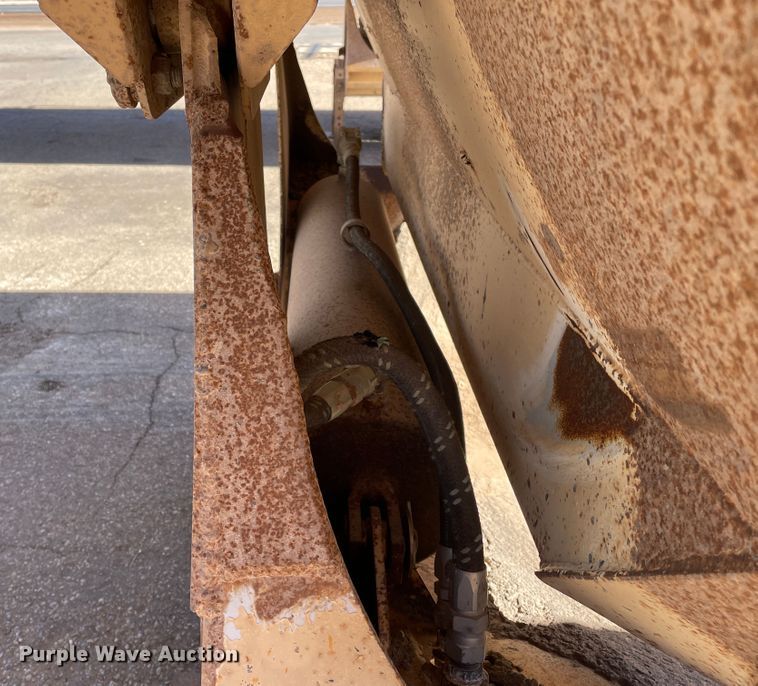 image for item DN0215 1998 Midland MG40CLAM  bottom dump trailer