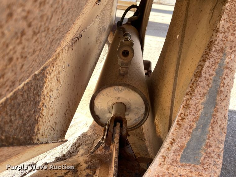 image for item DN0215 1998 Midland MG40CLAM  bottom dump trailer