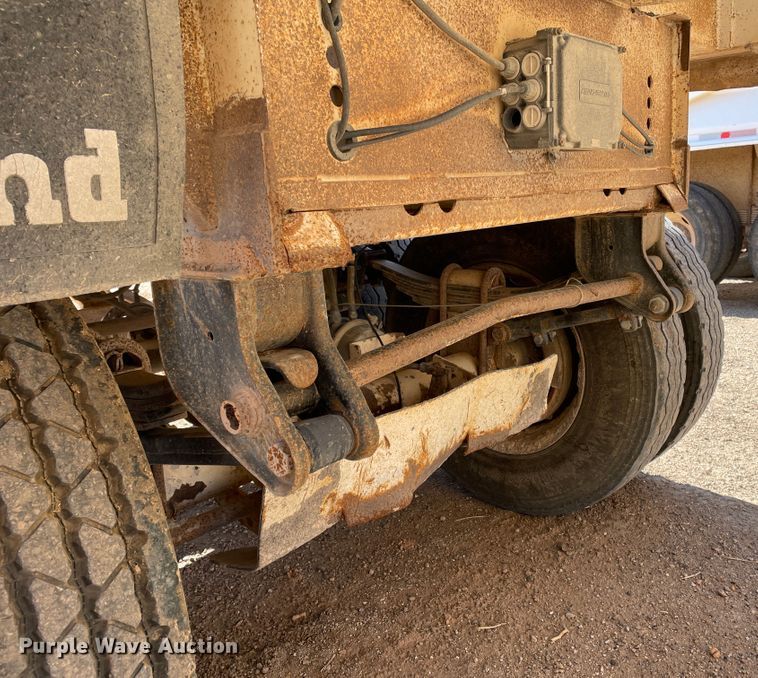 image for item DN0215 1998 Midland MG40CLAM  bottom dump trailer