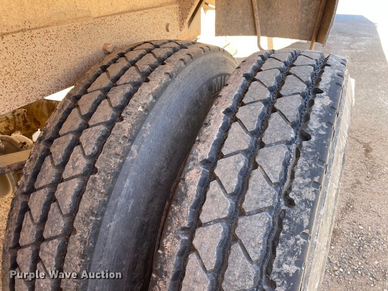 image for item DN0215 1998 Midland MG40CLAM  bottom dump trailer