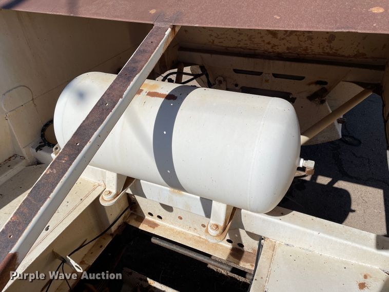 image for item DN0216 1998 Midland MG40CLAM  bottom dump trailer