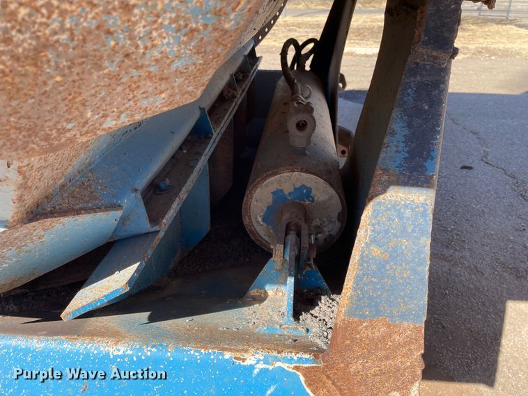 image for item DN0218 1996 Midland  bottom dump trailer