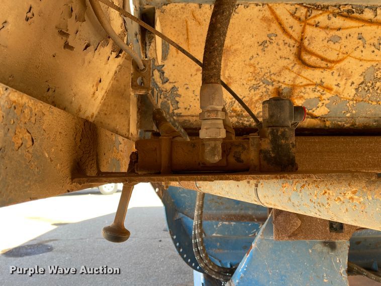 image for item DN0218 1996 Midland  bottom dump trailer