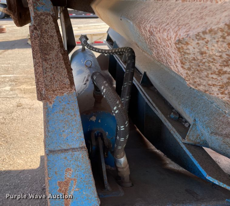 image for item DN0219 1996 Midland  bottom dump trailer