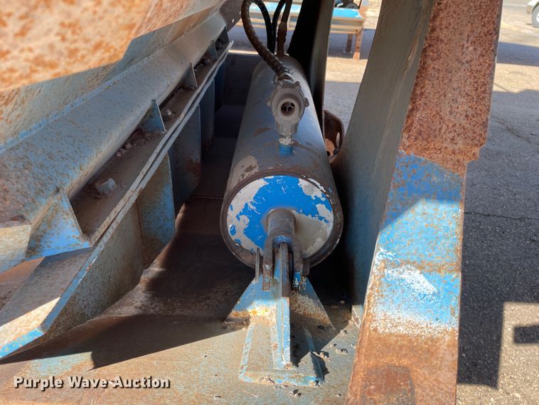 image for item DN0219 1996 Midland  bottom dump trailer