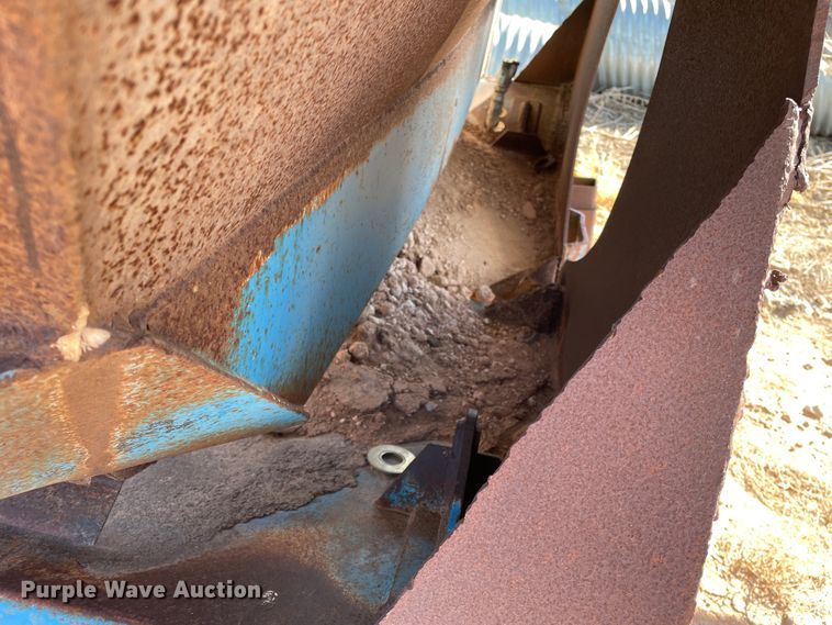 image for item DN0221 2001 Midland MG40MC2000  bottom dump trailer