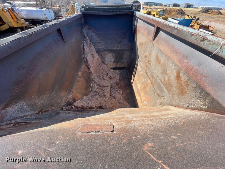 image for item DN0221 2001 Midland MG40MC2000  bottom dump trailer